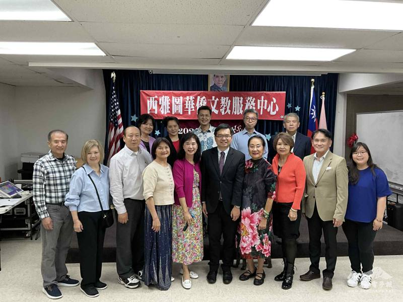 主辦單位與志工合影