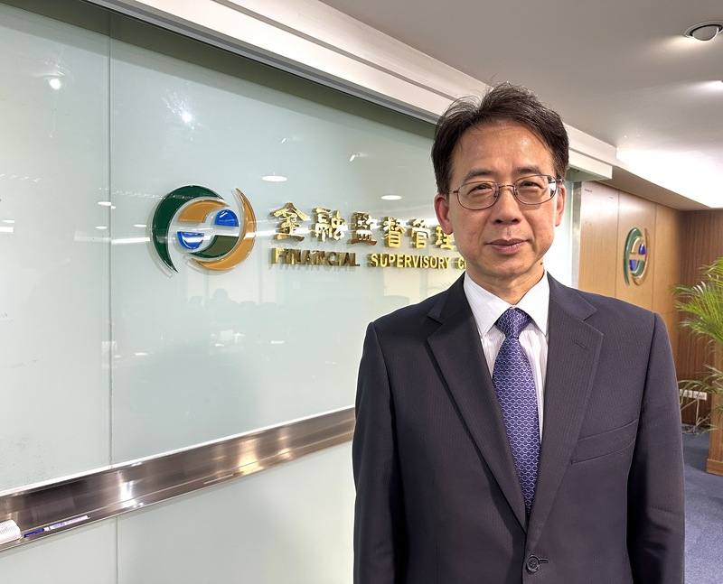 金管會25日舉行例行記者會，金管會銀行局副局長張嘉魁（圖）表示，銀行局跟檢查局9月已陸續針對15家進駐高雄專區的銀行完成訪視。