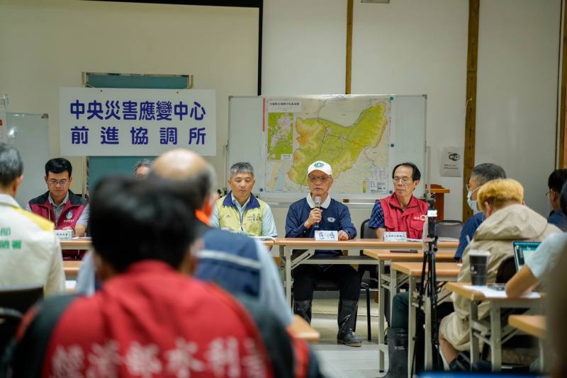 總協調官經濟部次長賴建信說明花蓮馬太鞍溪堰塞湖溢流最新救災進度