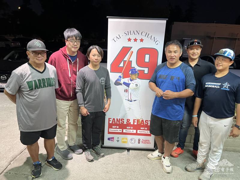 北美台灣一級棒聯盟幹部與張泰山團隊合影。