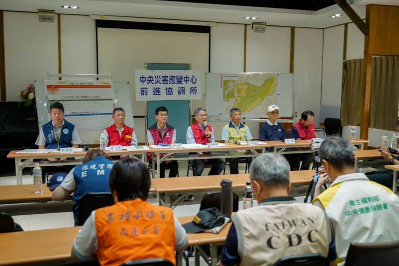 總協調官經濟部次長賴建信說明花蓮馬太鞍溪堰塞湖溢流最新救災進度