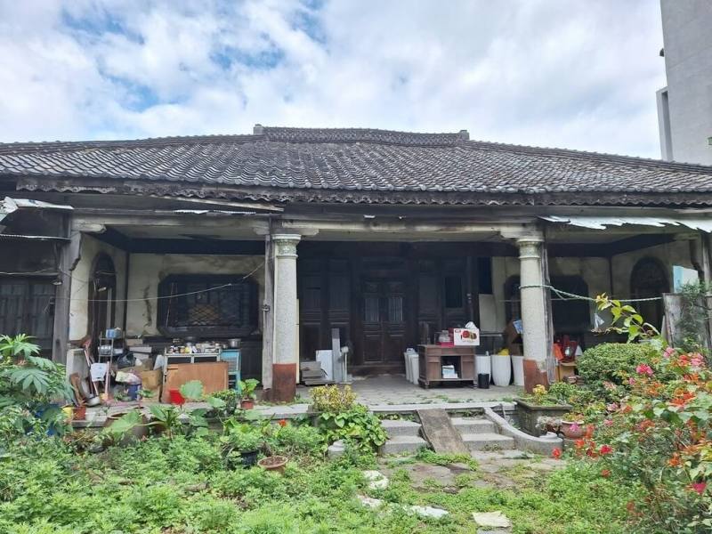 嘉義市政府26日召開文資審議會，經審議委員現勘及討論後，決議指定位於嘉義市吳鳳南路的嘉星醫院及王天星醫生故居（圖）為嘉義市市定古蹟。（嘉義市文化局提供）