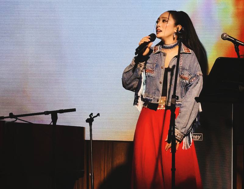 金曲歌后舞思愛（圖）與知名樂手明馬丁攜手，將台灣原住民音樂的力量與魅力帶到印度，兩人的演出獲得熱烈迴響。舞思愛表示，現場觀眾都很開心，讓她有種回到部落唱卡拉OK的感覺