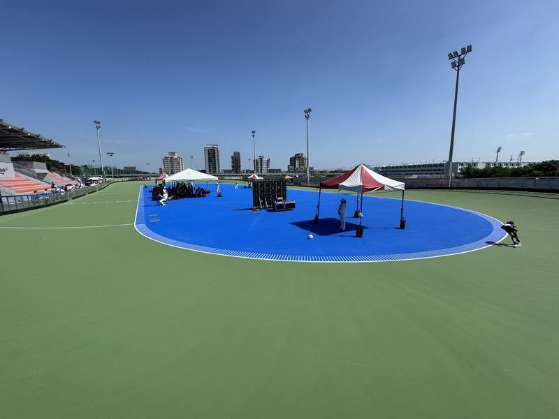雲林縣立滑輪溜冰場27日正式啟用，耗資逾新台幣1.2億元打造，設施符合國際標準，除作為114年全國運動會滑輪溜冰競賽場地，未來將爭取舉辦國內外比賽，平時則提供縣內選手及單項協會集訓、練習及比賽使用