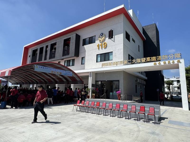 雲林縣政府自籌經費興建雲林縣消防局第二大隊暨高鐵消防分隊（圖），27日啟用，全面提升周邊地區消防能量