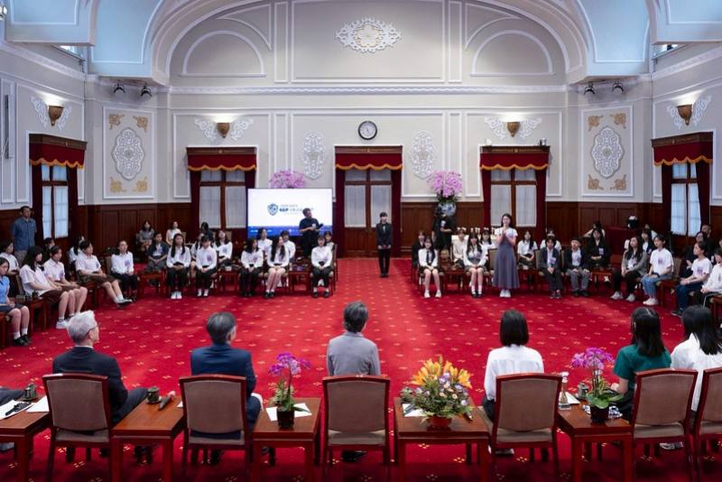 副總統接見2025 GiCS第5屆「尋找資安女婕思」獲獎團隊