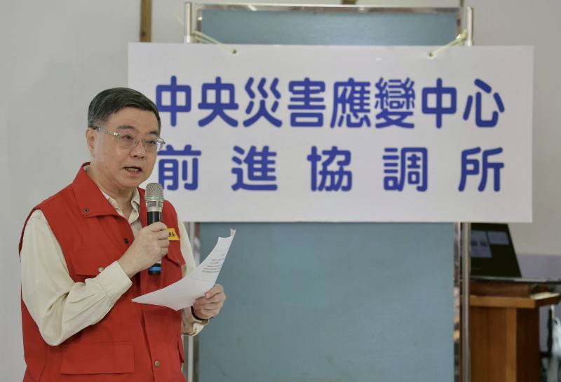 行政院長卓榮泰28日再度前往位於花蓮光復糖廠的中央災害應變中心前進協調所聽取最新救災情形彙報