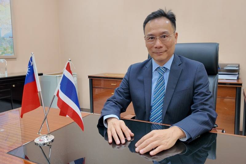 駐泰代表藍夏禮睽違10年再度派駐泰國，他接受中央社專訪表示，國際局勢、經濟環境及自身歷練都已大幅改變，他期望在既有基礎上，更務實推進台泰關係。