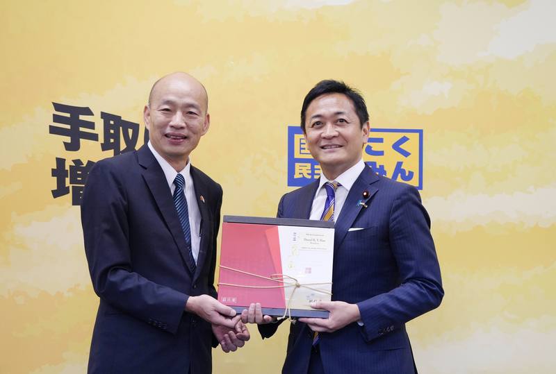 Legislative Speaker Han Kuo-yu (left) greets DPFP President Yuichiro Tamaki. CNA photo Sept, 26, 2025
