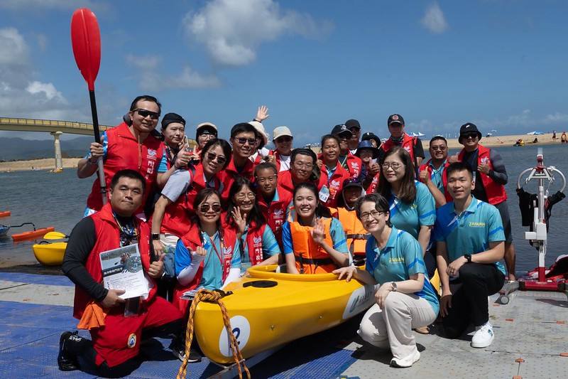 副總統和出席人員合影