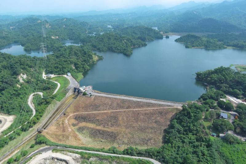 白河水庫（圖）完成防淤排砂工程後庫容增加，台南市政府與中央合作建立疏濬土方去化平台，提升下游白水溪排水效能。（台南市政府提供）
