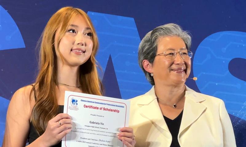 超微執行長蘇姿丰（右）鼓勵年輕人挑困難的專案執行，即使犯錯、即使失敗，也收穫良多