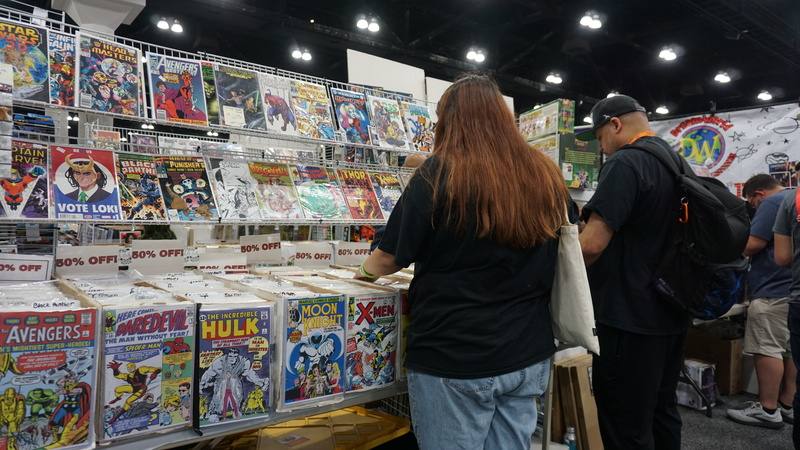 洛杉磯動漫展（L.A. Comic Con）每年有超過10萬人次參與，愛好者沉浸在漫畫的世界裡