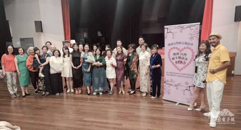 中秋聯歡舞會合影