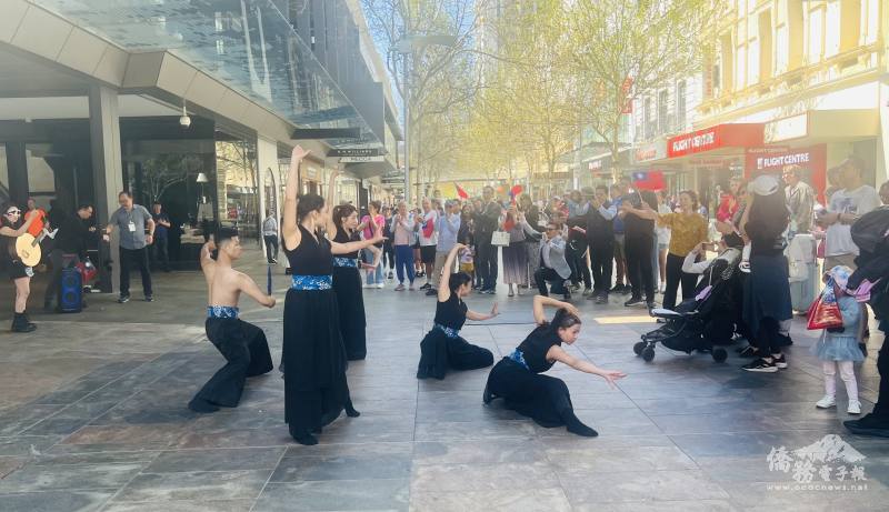 伯斯街頭快閃活動，功夫表演吸引路人觀賞