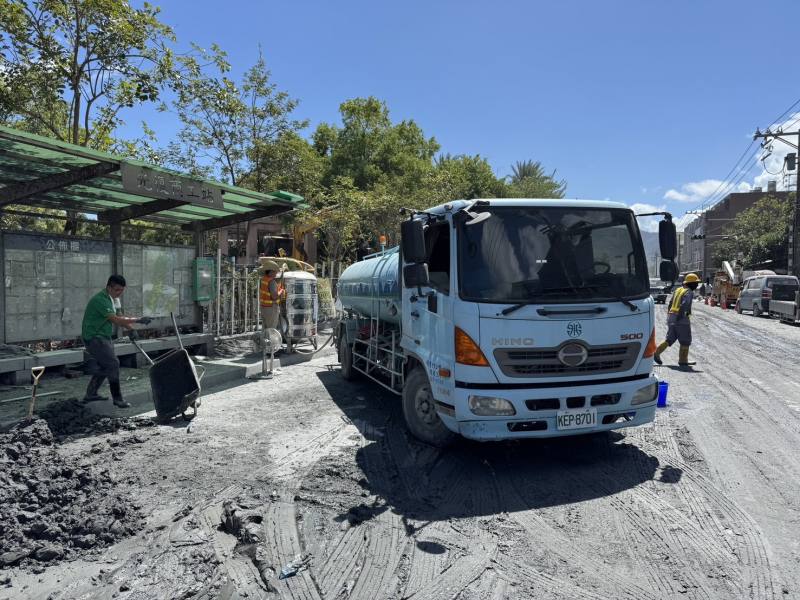 為減輕居民不便，台水公司供水站由13處增至23處，水車由13部增加至28部