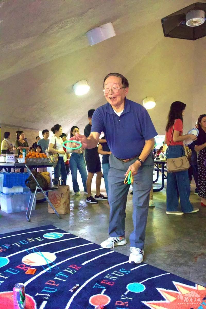 第一屆理事林光智醫生玩臺灣夜市套圈圈回味童年記憶