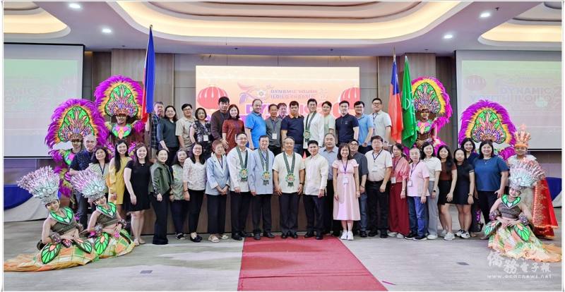 菲華青年服務團總團部歡聚大合照