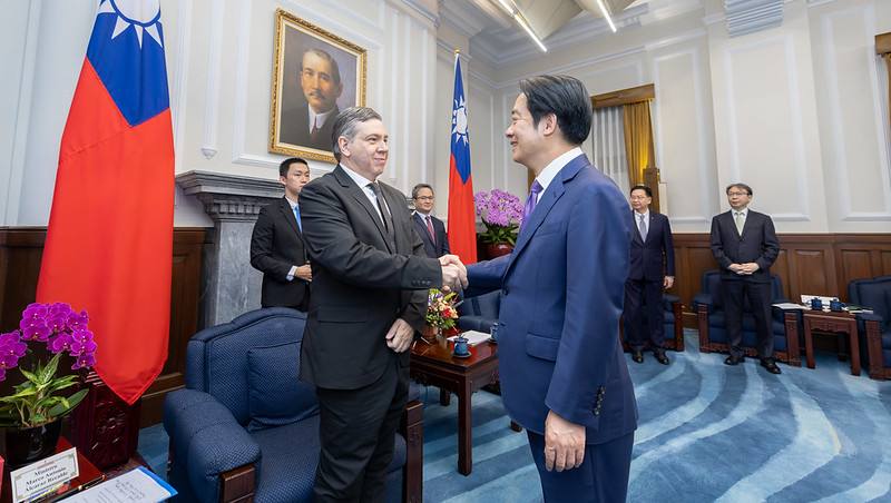 President Lai shakes hands with Minister Marco Alcaraz of Paraguay's National Secretariat of Intelligence