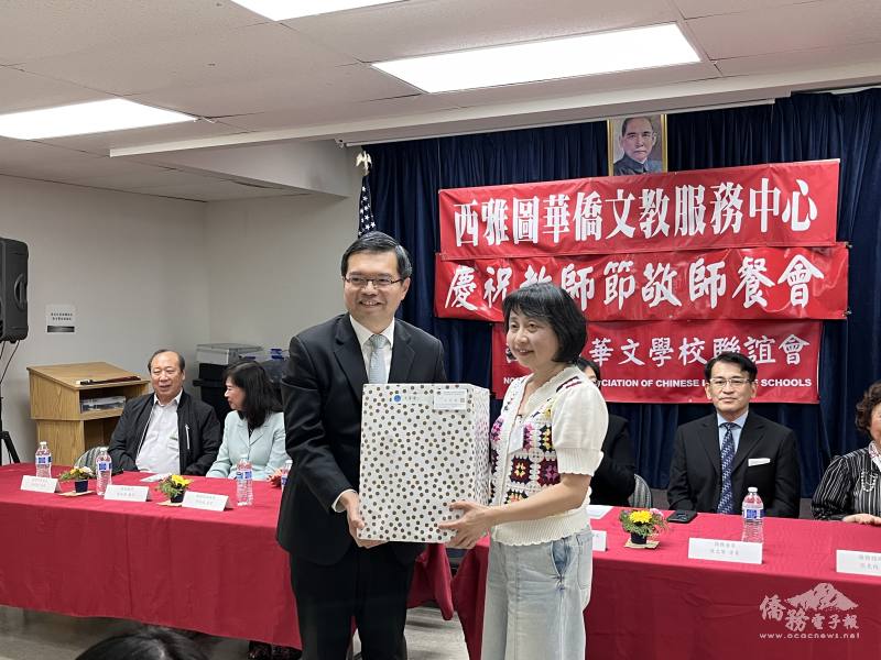 幸運抽獎活動教師們開心領獎