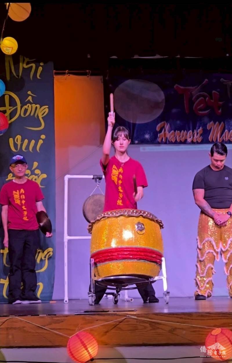 中秋晚會表演由TCML學生擊鼓揭開序幕