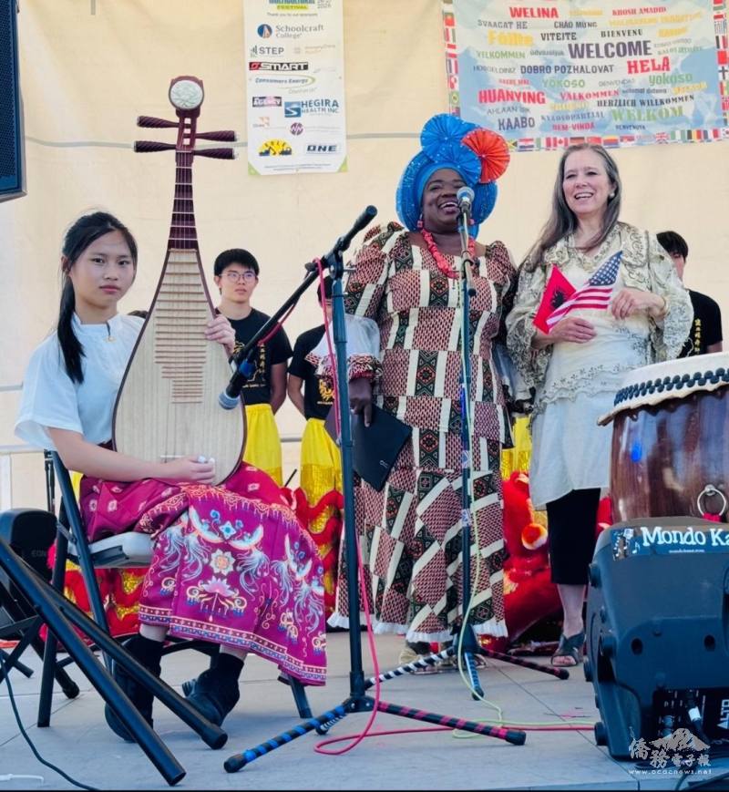 來自奈及利亞的主持人以華語「你好」向全場問候，象徵文化跨越語言、連結人心的力量。(謝雅玲攝影)