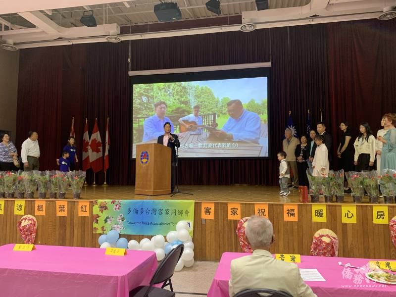 多倫多優秀客家移民第三代張仁碩分享家族故事，表示身為客家人為榮、全球家族向在多倫多100歲長輩祝壽