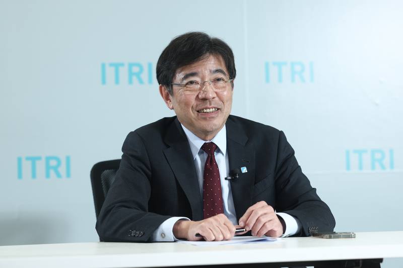 工研院院長劉文雄接受中央社專訪表示，電力能源領域不是只需要電機系或是電力系統人才，而是需要T型的跨領域人才，有很專業的垂直領域人才，也需要如經濟、市場行銷、資通訊（ICT）等不同領域人才。