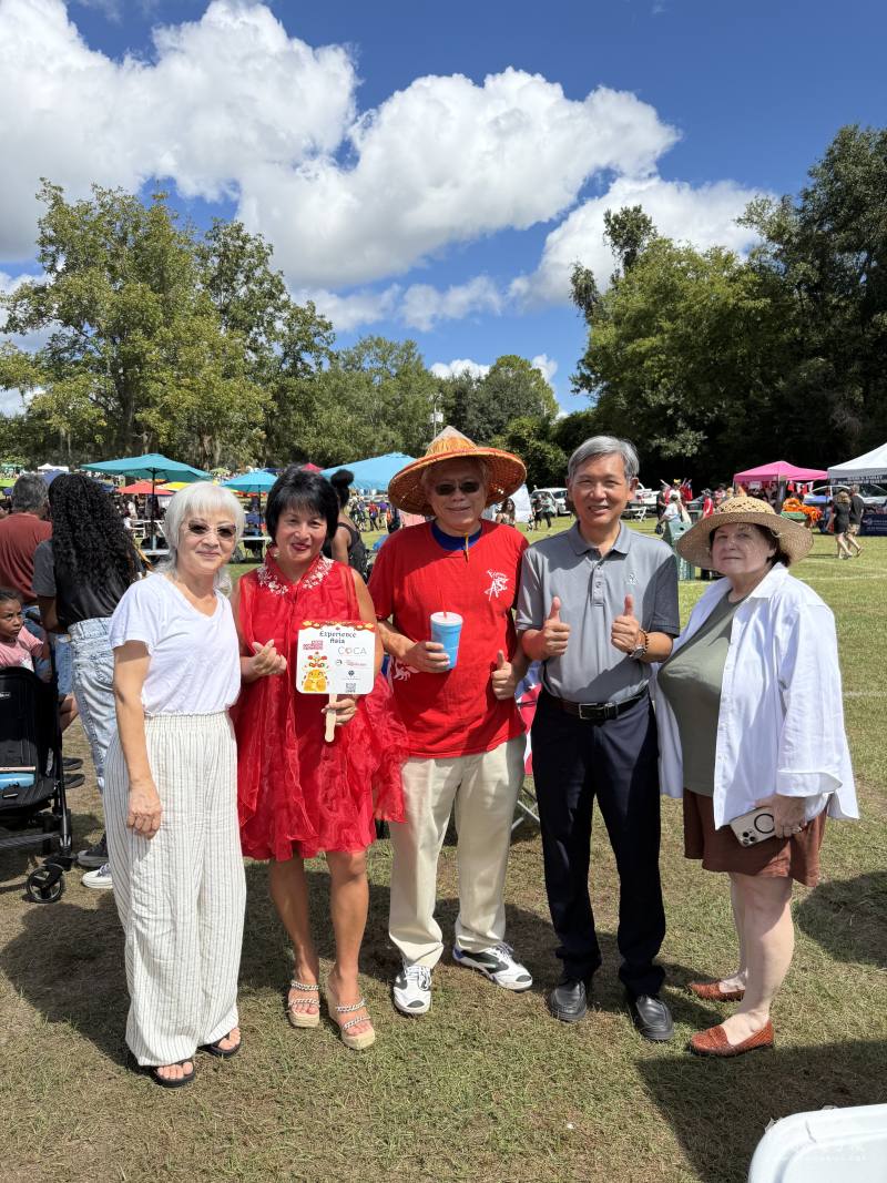 A joyful reunion of friends captured during Experience Asia 2025. (Photo: Wannie Tang)
 