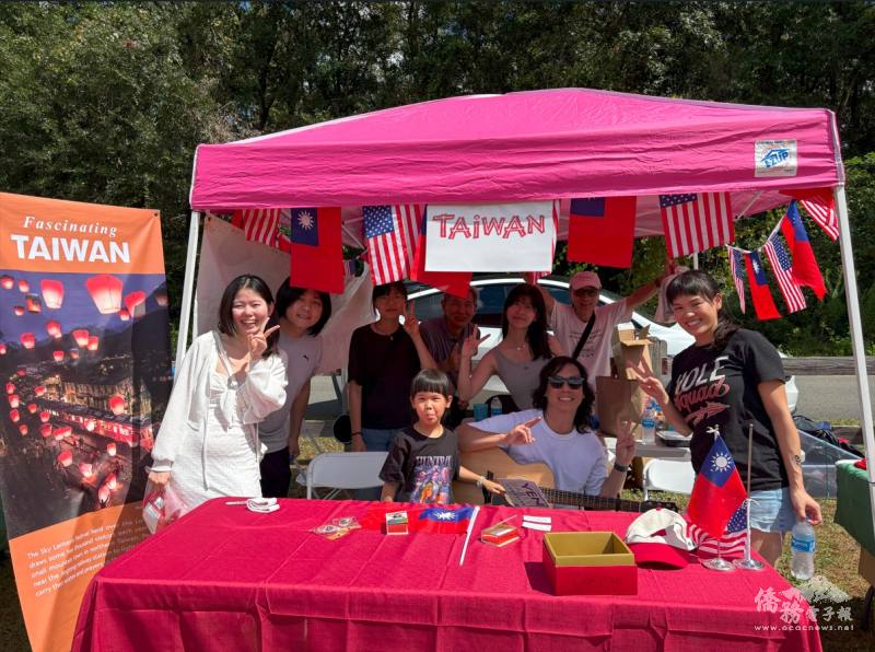 Volunteers from the FSUTSA gathered for a group photo with Steve Huang and Carl Huang. (Photo: FSUTSA)