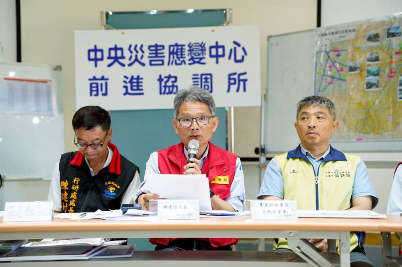 總協調官經濟部次長賴建信說明花蓮馬太鞍溪堰塞湖溢流最新救災進度