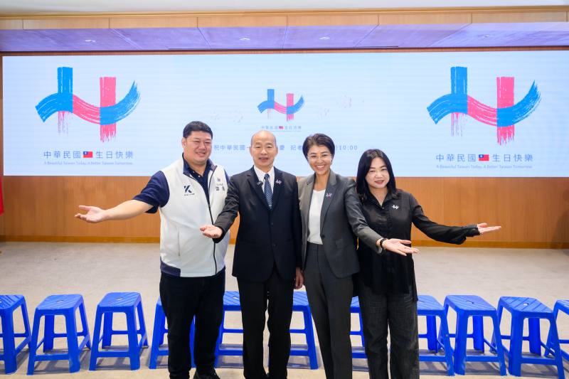 韓院長與馬文君委員、游顥委員及南投縣長許淑華合影