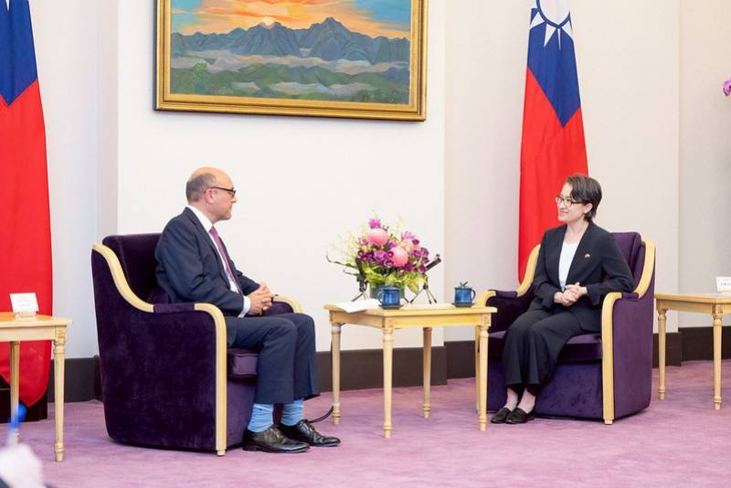 蕭美琴副總統9月30日下午接見「英國保守黨影子商貿大臣葛里菲斯（Andrew Griffith）訪問團」