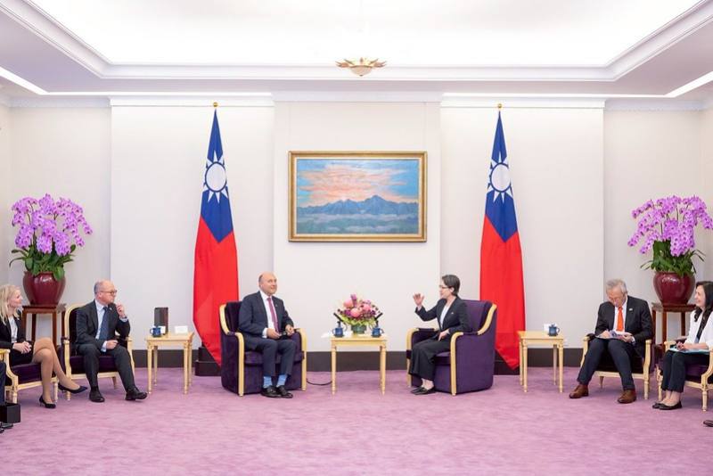 副總統接見「英國保守黨影子商貿大臣葛里菲斯訪問團」並相互交流