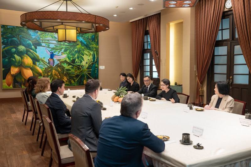 副總統接見「美國農業部貿易及對外農業事務次長林德柏格乙行」並相互交流