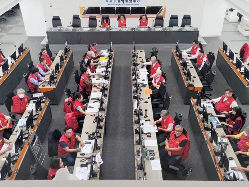 花蓮馬太鞍溪堰塞湖溢流釀災，光復鄉有3處堤防受損（共2860公尺），中央災害應變中心1日表示，目前堤防施作已累積完成800公尺（27.9%）。（中央災害應變中心提供）