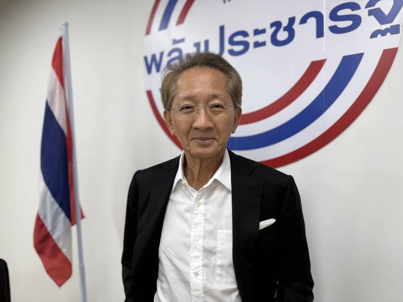 泰國經濟學家、前財政部長提拉猜（Thirachai Phuvanatnaranubala）表示，若泰銖持續升值，本土農產品價格的競爭力也會被削弱，進而衝擊農民生計。另外，因泰銖走高，遊客也可能因此不來泰國旅遊，影響旅遊業。