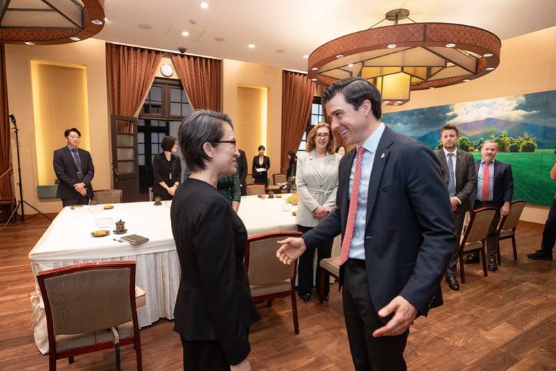 副總統接見「美國農業部貿易及對外農業事務次長林德柏格乙行」