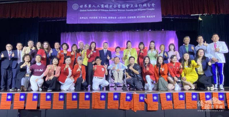 「混障綜藝團」公益演出團員及嘉賓合影