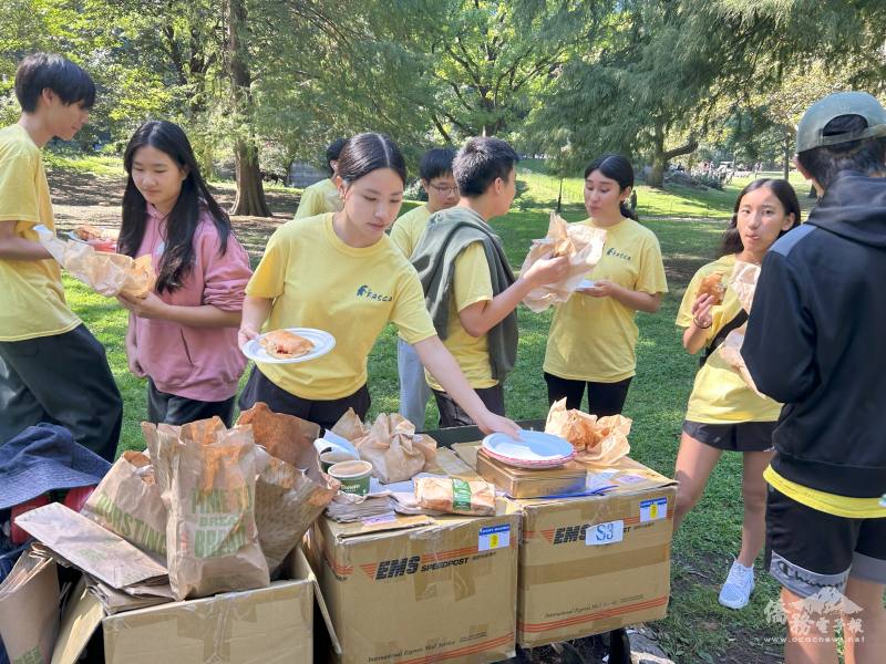 FASCA members enjoy a picnic in New York’s Central Park