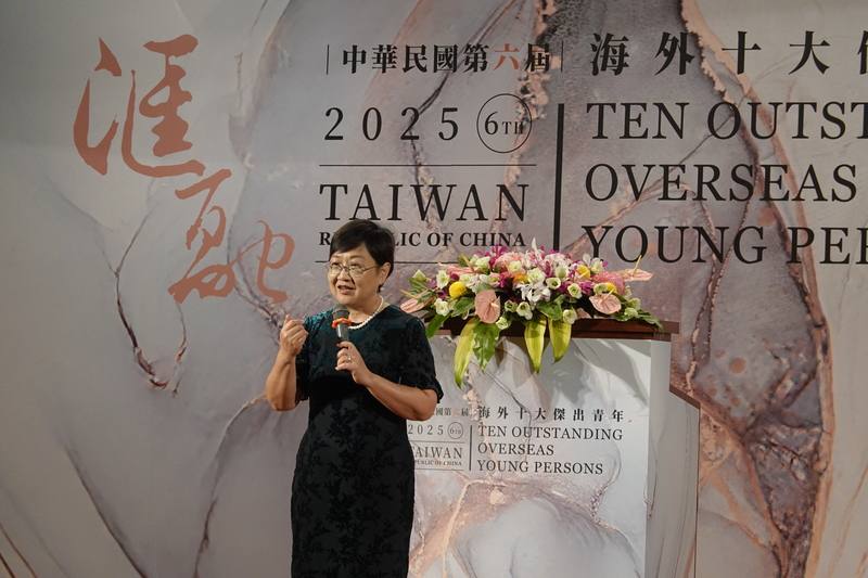 「2025年中華民國第6屆海外十大傑出青年頒獎典禮」1日在圓山大飯店登場，僑委會委員長徐佳青致詞時強調，台灣最值得驕傲的就是刻在DNA的公益精神