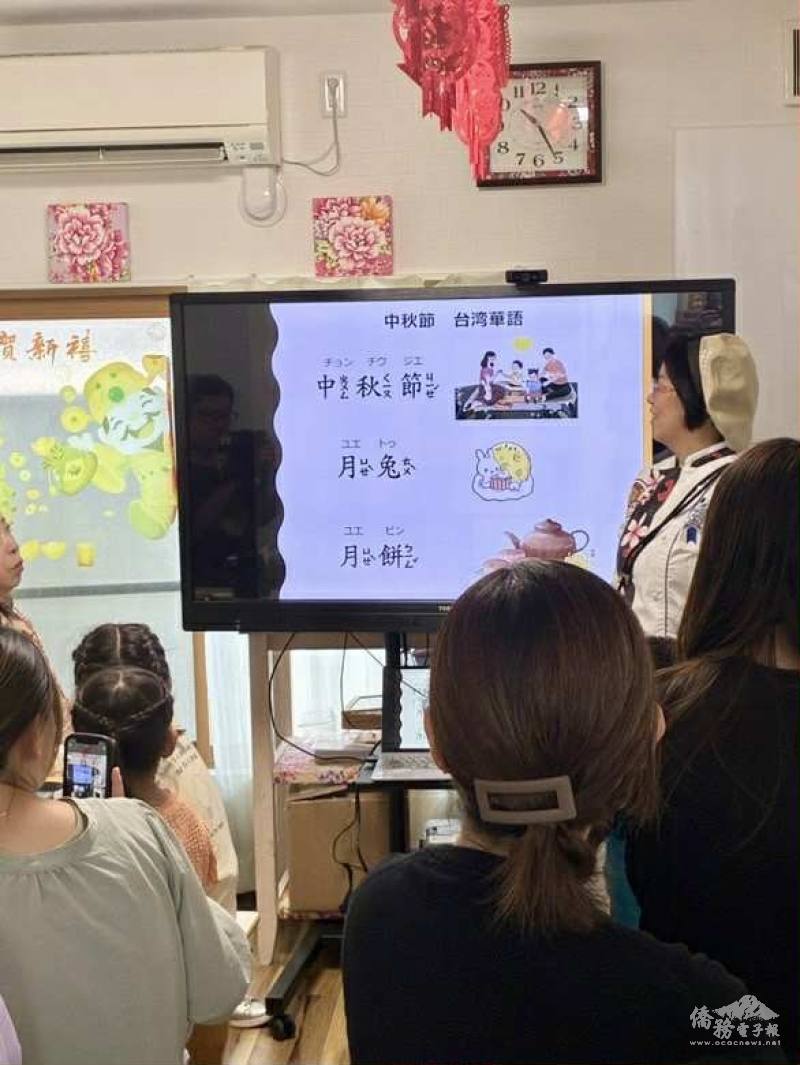 參加者跟著文化種子教師陳洳豔一起學臺灣華語