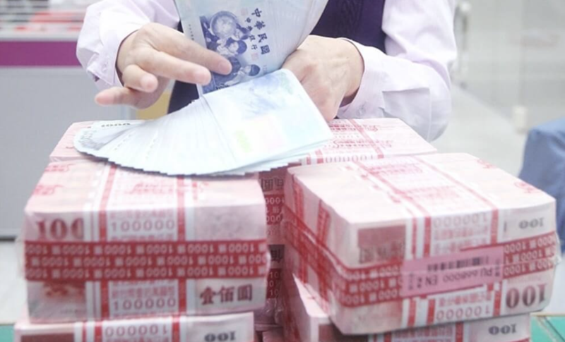 勞動部1日公布最新勞動基金運用績效，整體勞動基金規模為新台幣7兆3389億元，8月單月收益超過2700億元刷新紀錄。（中央社檔案照片）
