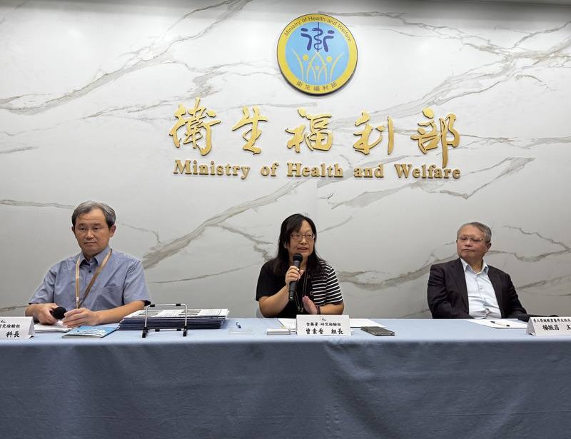 台灣四面環海，衛生福利部食品藥物管理署1日在例行記者會中提醒民眾，水產物種繁多且不易辨識，千萬別自行捕捉食用，忌諱反覆冷凍、解凍