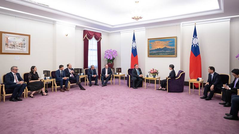 副總統接見「奧地利跨黨派國會議員訪問團」並相互交流