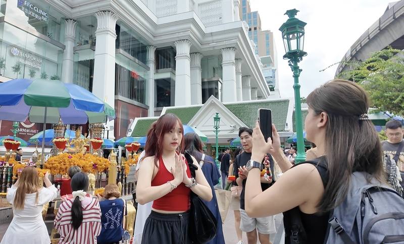 泰銖持續走強將對旅遊業造成影響。有外國遊客認為，泰銖升值使當地消費明顯變貴。