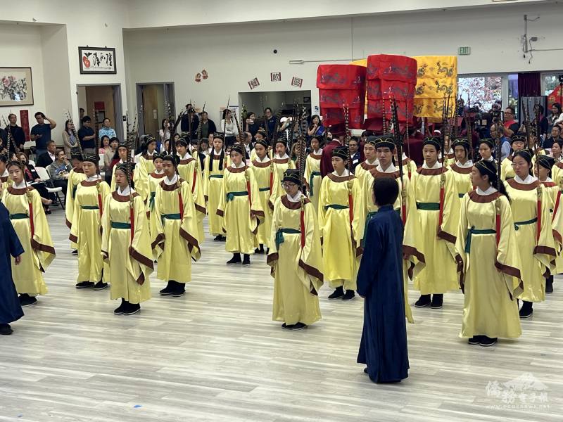 海外青年大使跳六佾舞