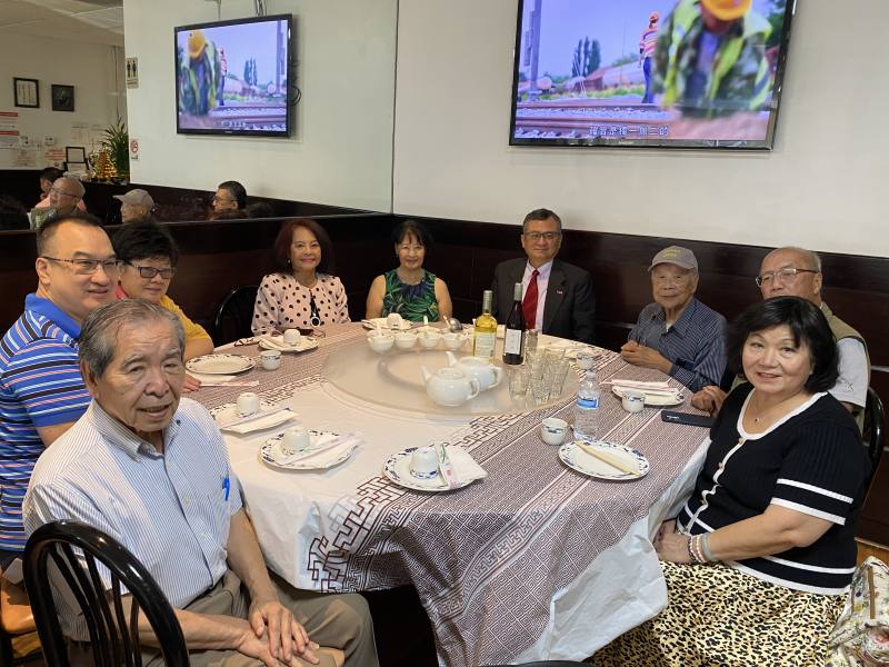 類延峰（右4）會後宴請UNITY工作團隊