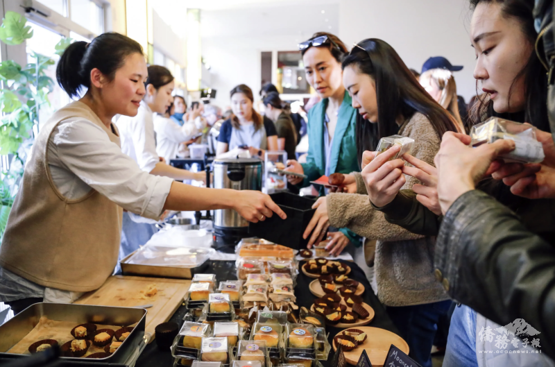 鹹水雞、大腸包小腸、臺式麵包、蛋黃酥、茶葉蛋、鐵觀音冰淇淋、威士忌珍奶... 想得到、想不到的臺味創意盡情展現，人人食指大動。