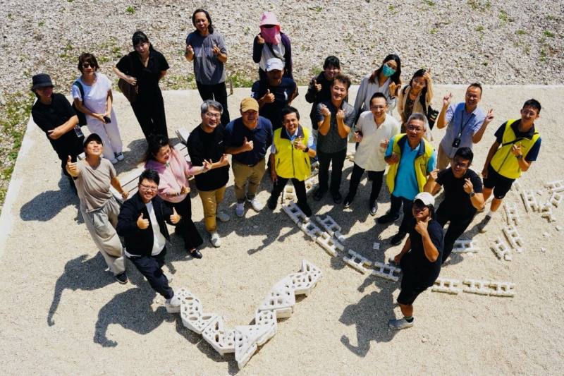 島嶼循環跨域創新團隊及現場與會者於澎湖示範基地合影